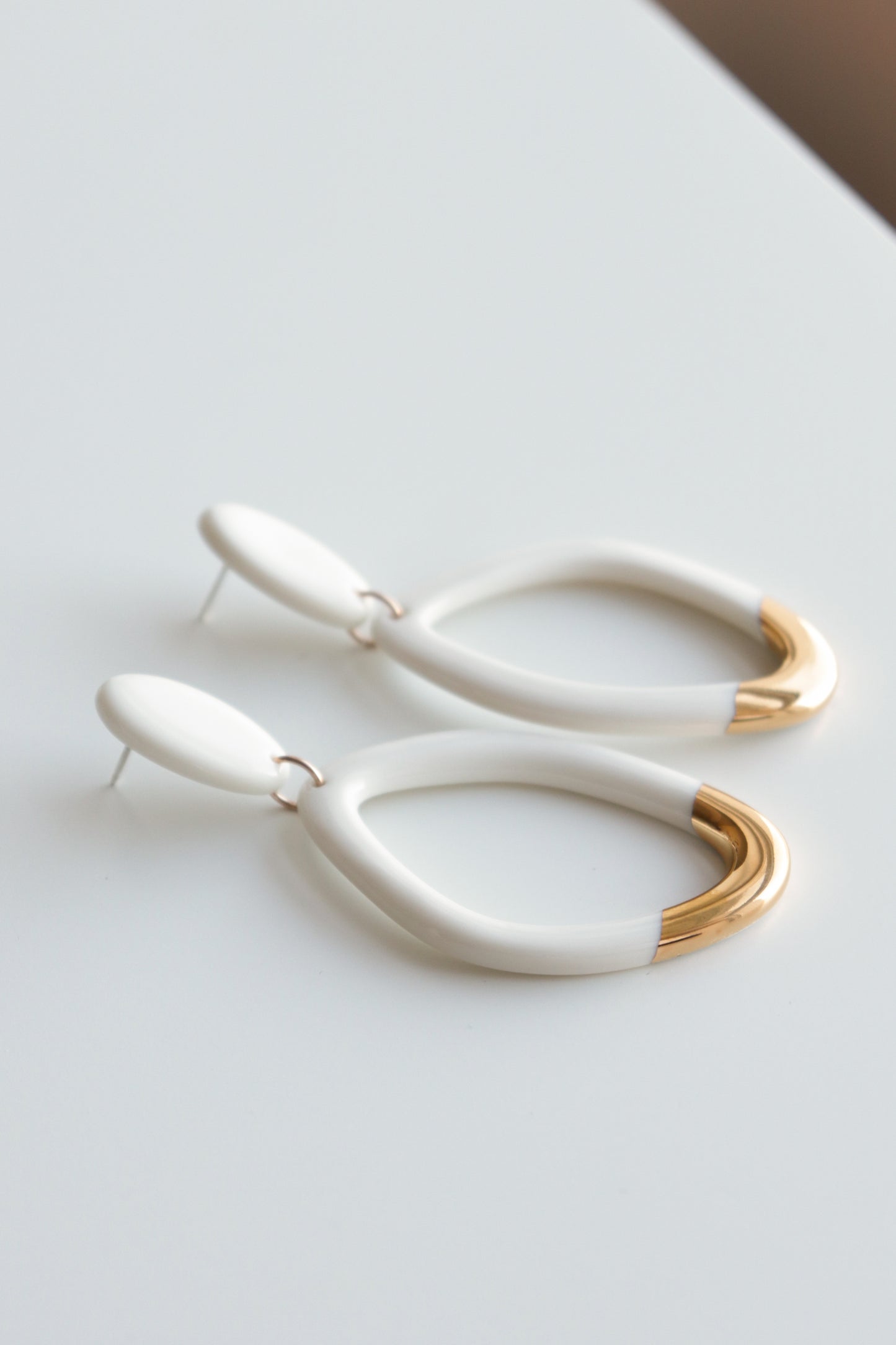 Flow Earrings in White