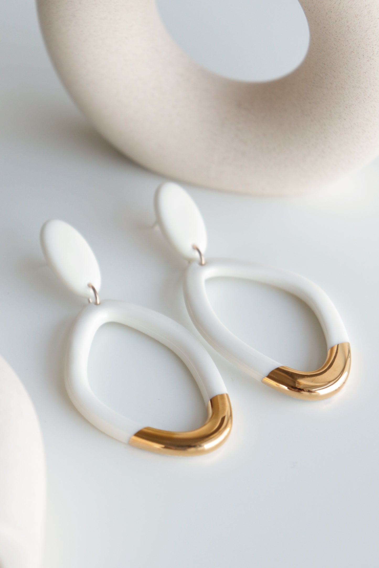 Flow Earrings in White