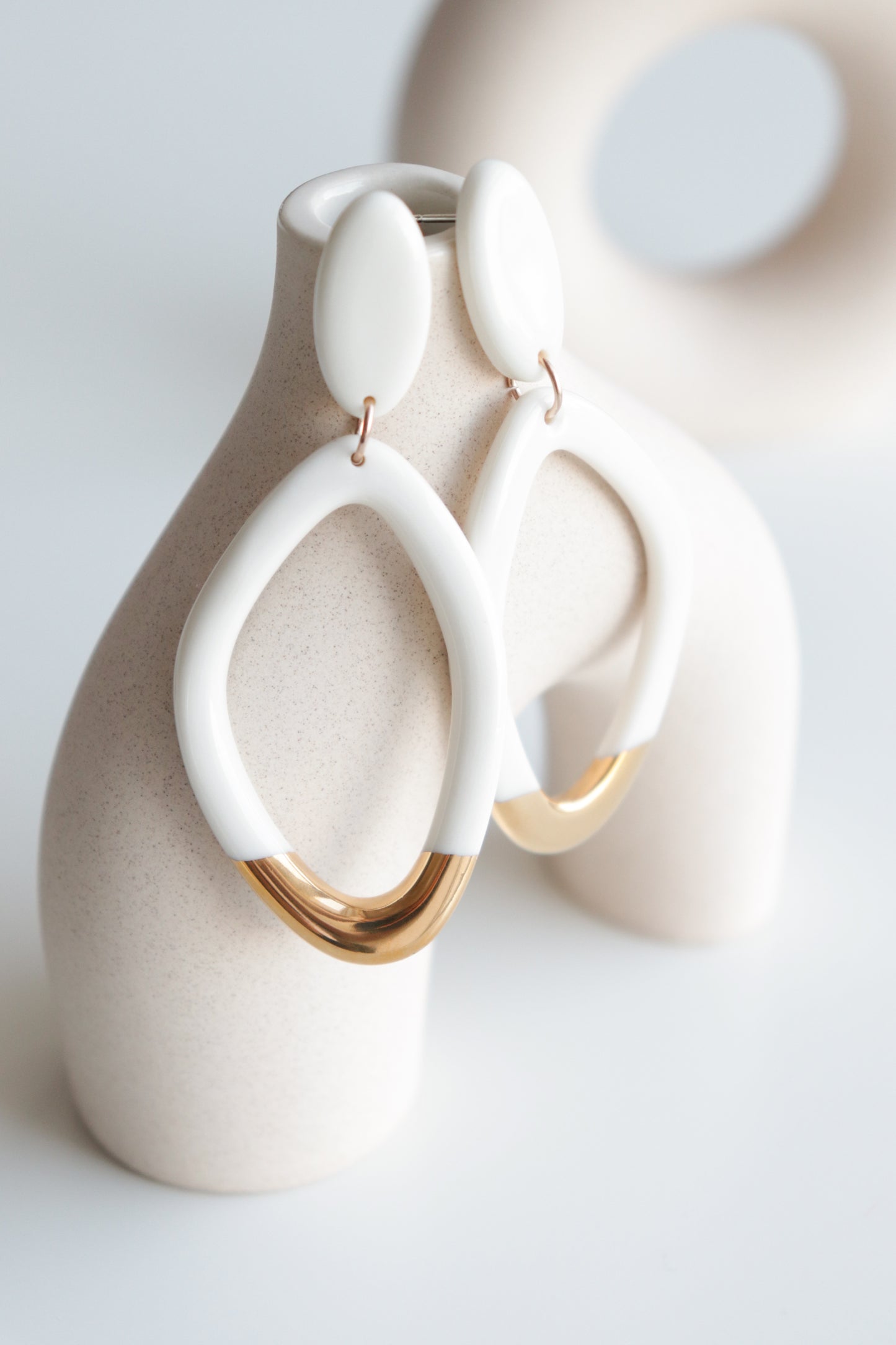 Flow Earrings in White