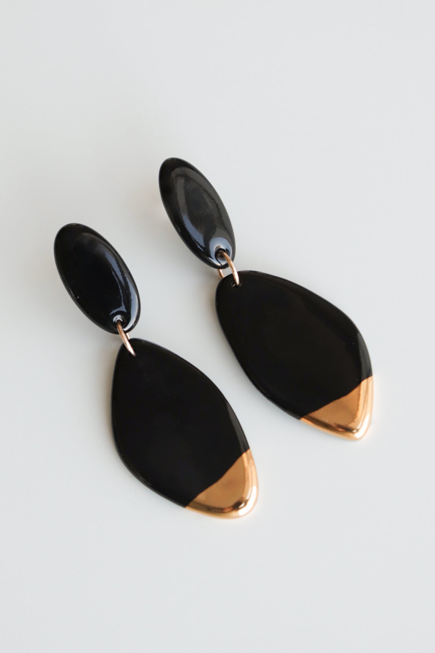 Flow Earrings in Black