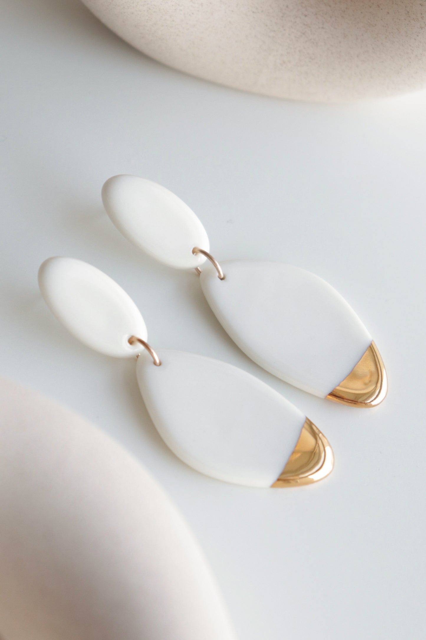 Flow Earrings in White