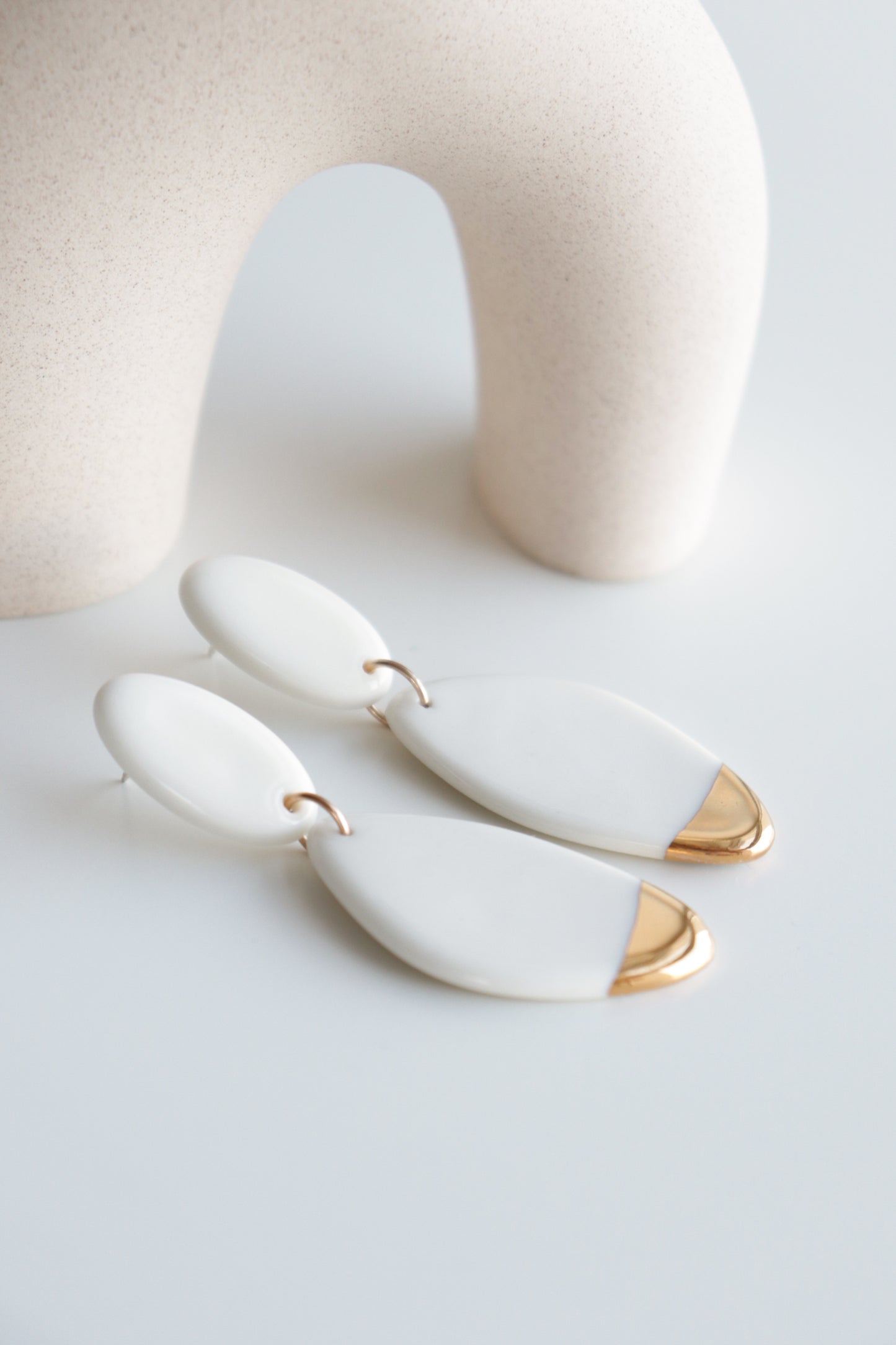 Flow Earrings in White