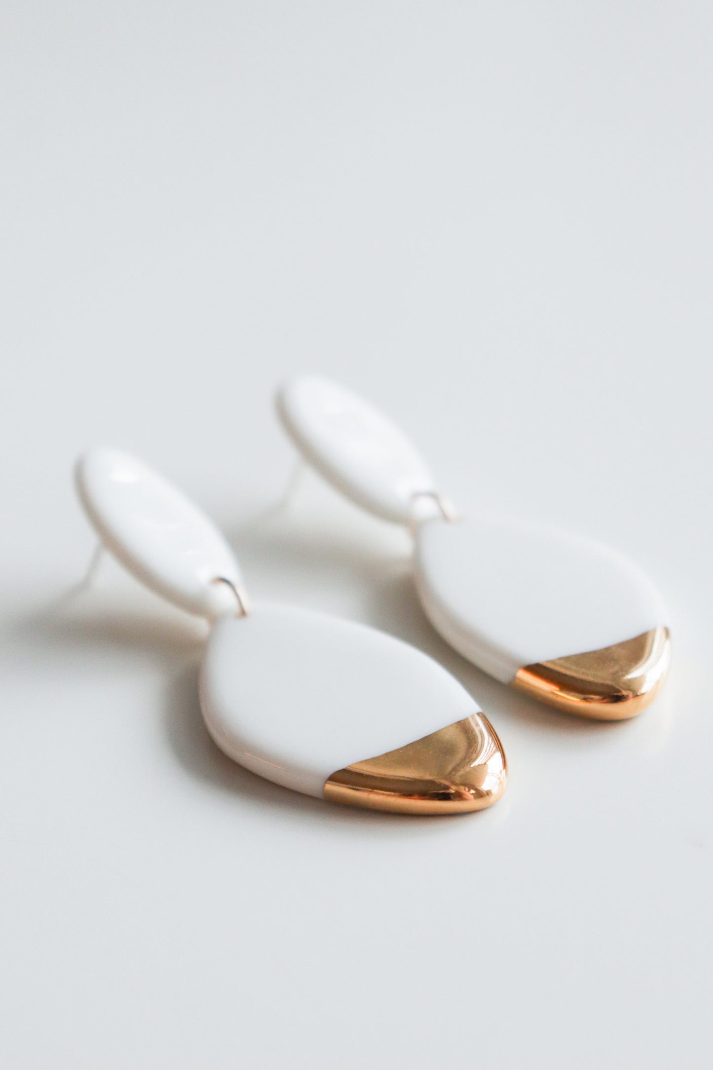 Flow Earrings in White