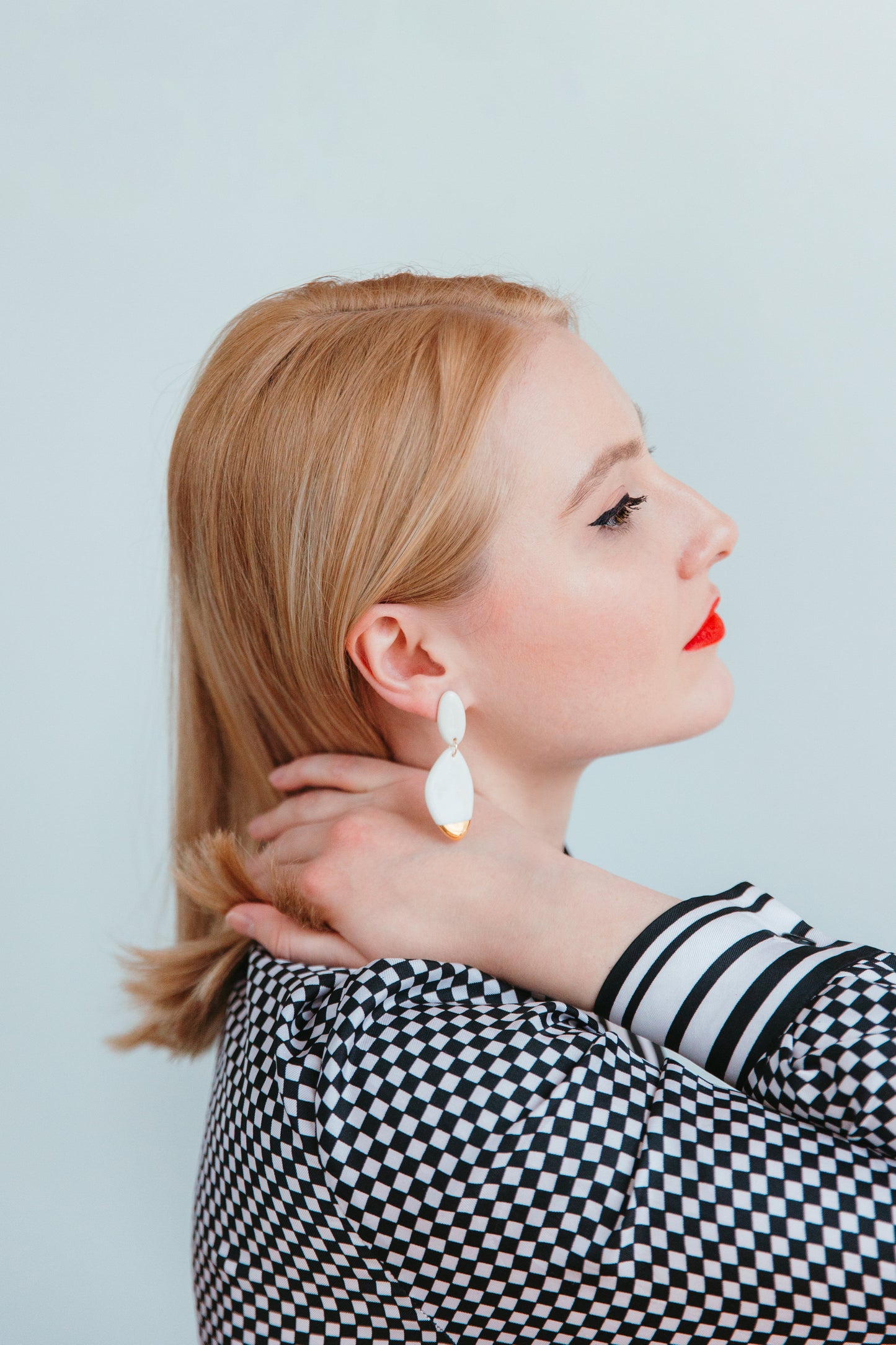 Flow Earrings in White