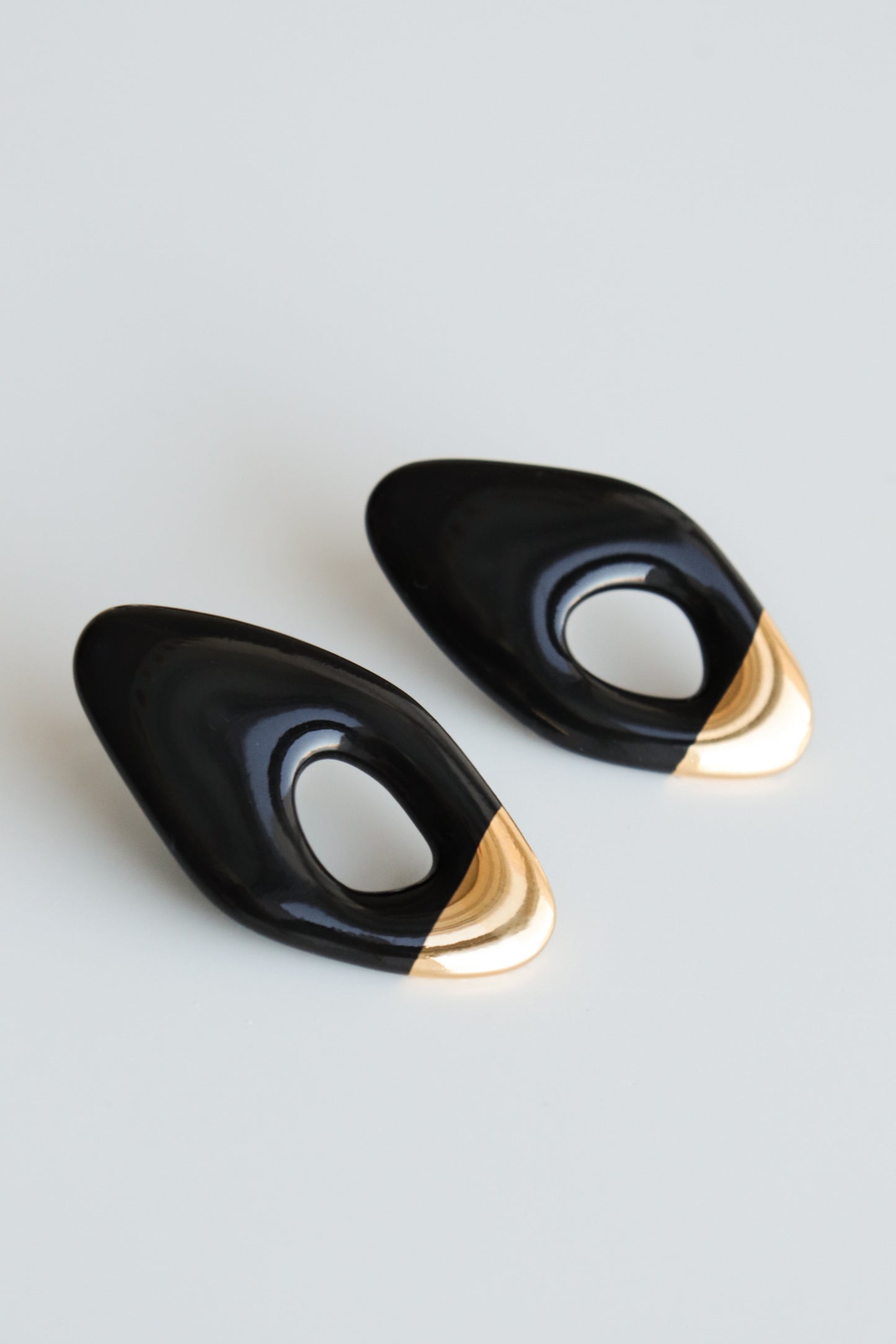 Flow Earrings in Black