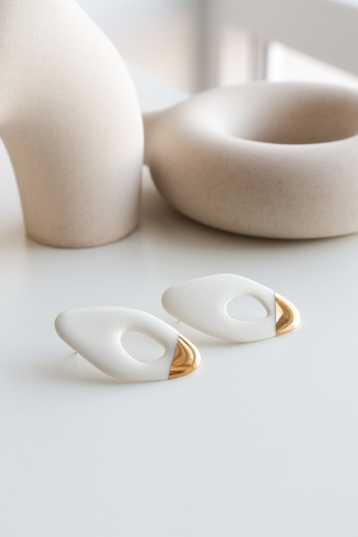 Flow Earrings in White