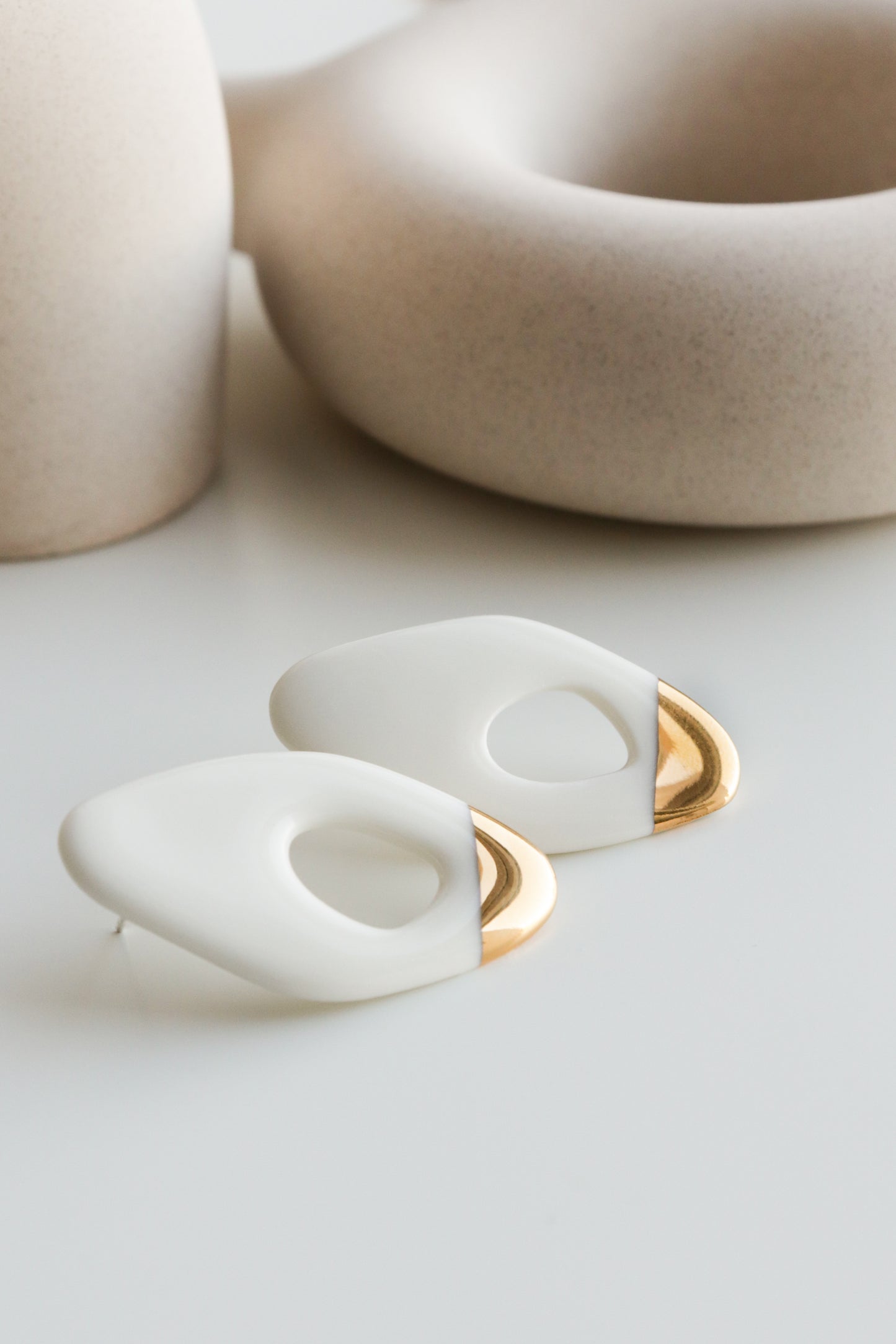 Flow Earrings in White