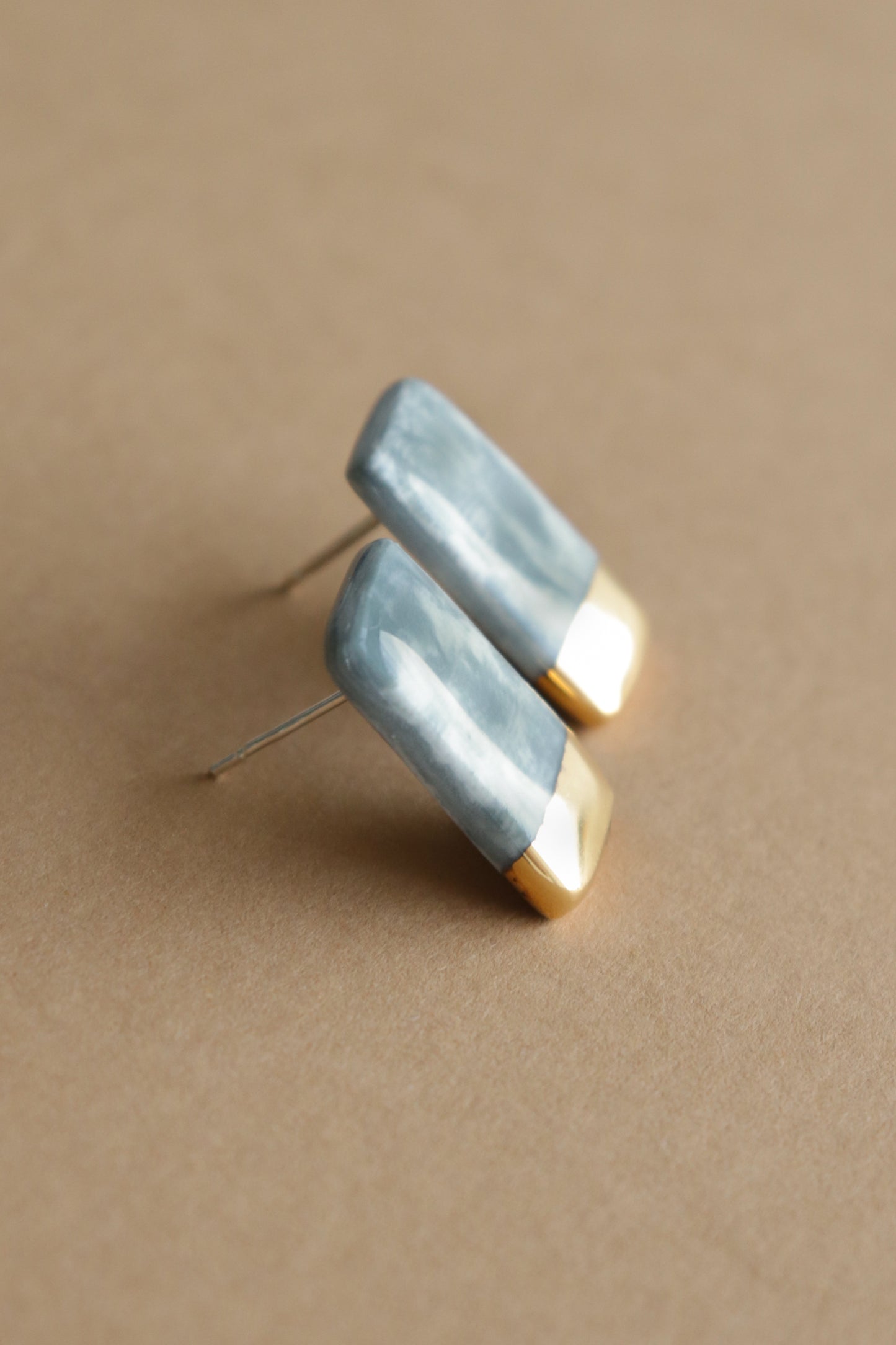 Edgy Studs in Marble Grey / S