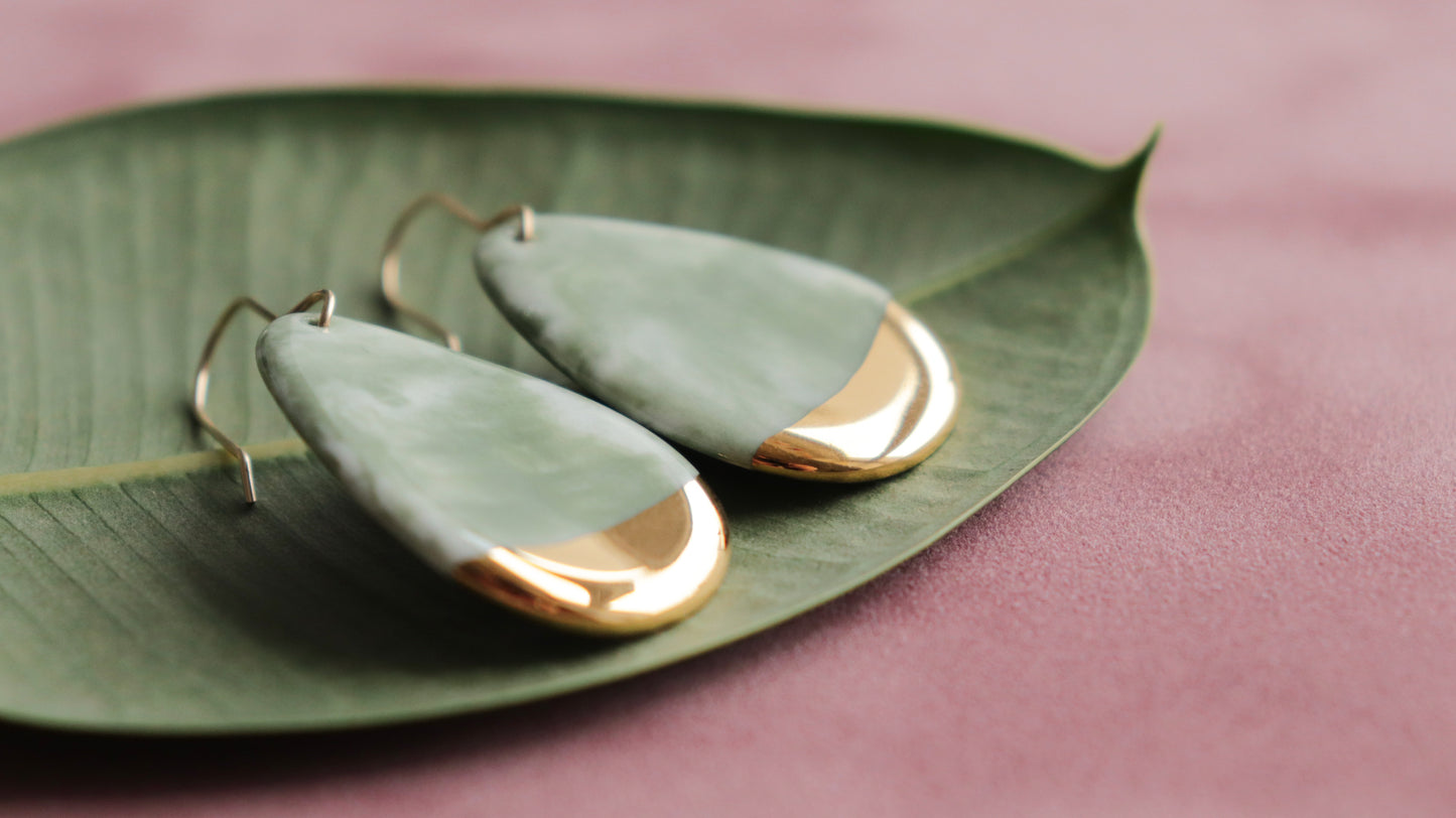 Drop Earrings in Marble Green / M