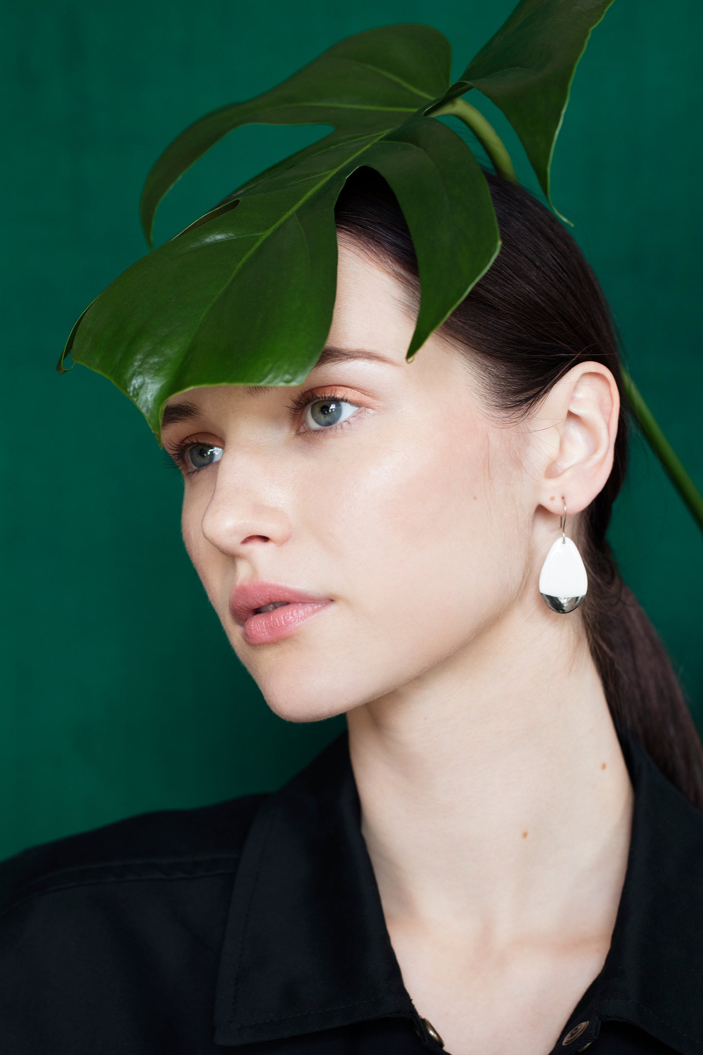 Drop Earrings in White / S