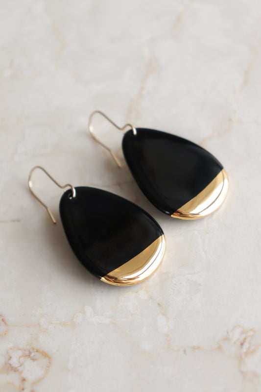 Drop Earrings in Black / M