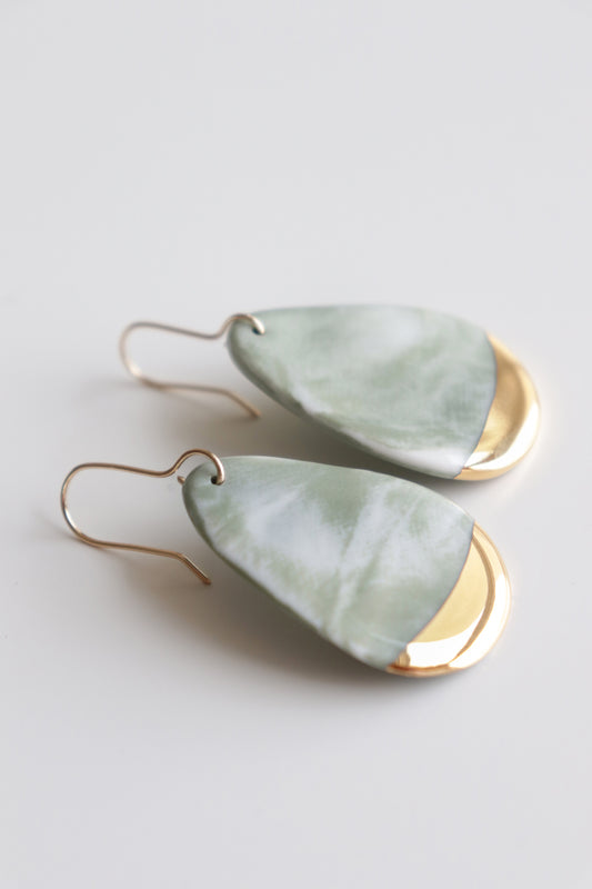 Drop Earrings in Marble Green / M