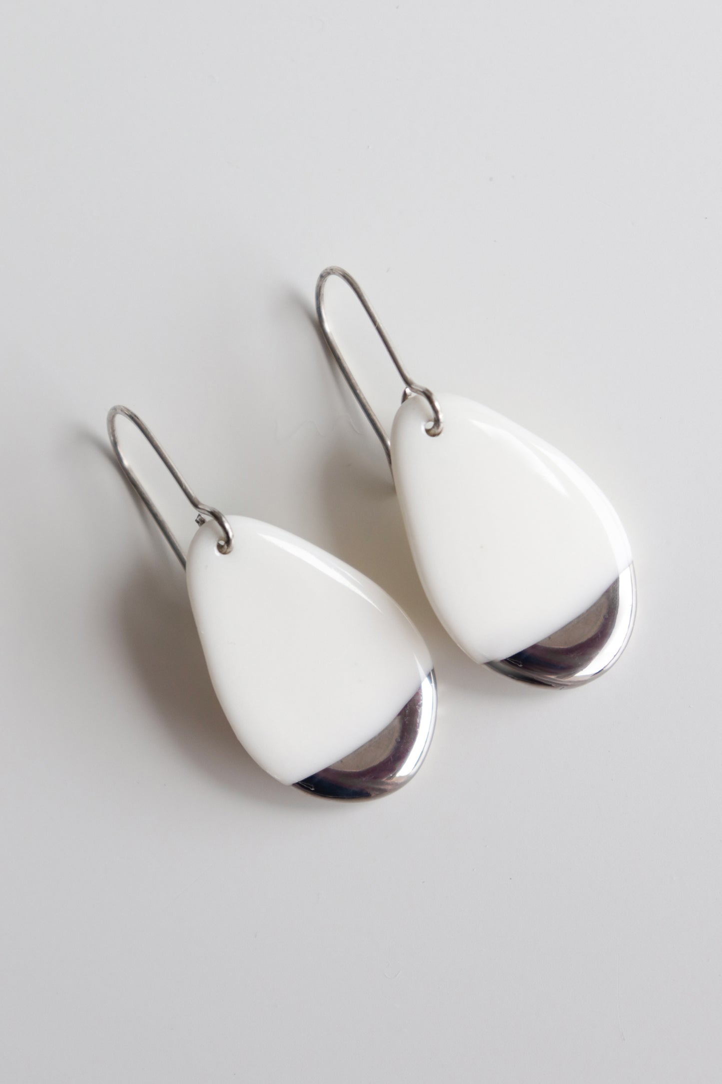 Drop Earrings in White / S