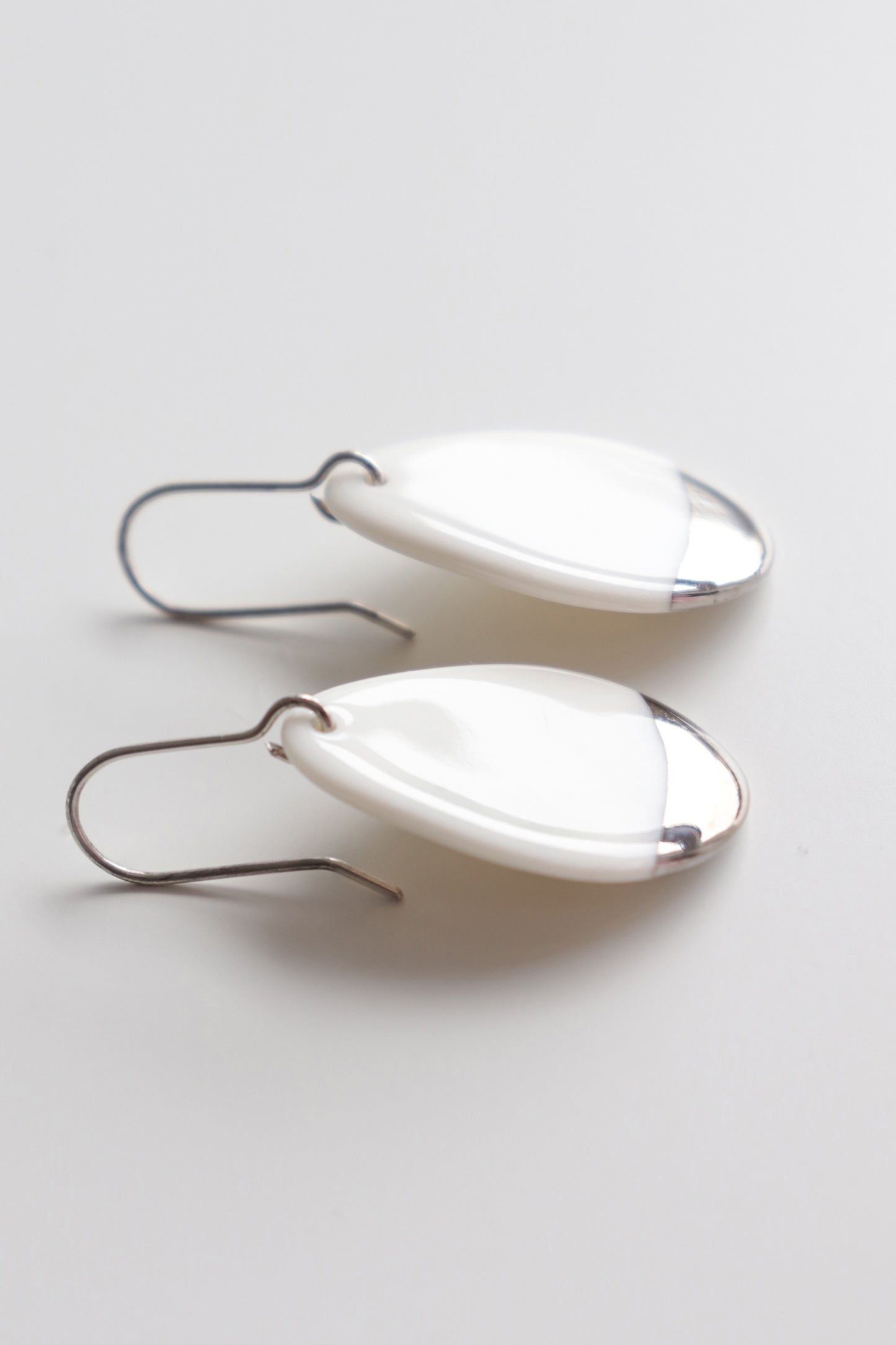 Drop Earrings in White / S