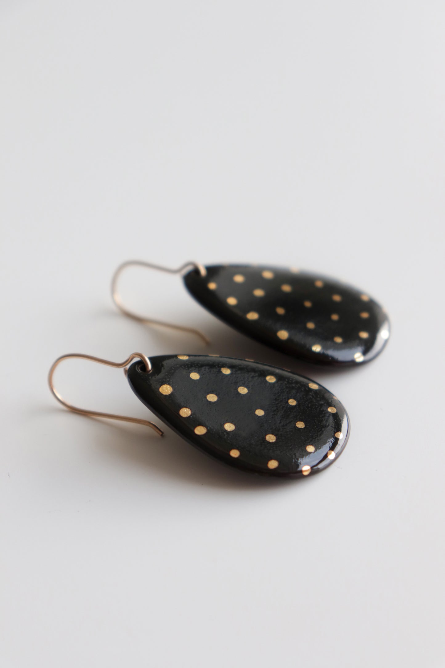 Drop earrings in Black / M