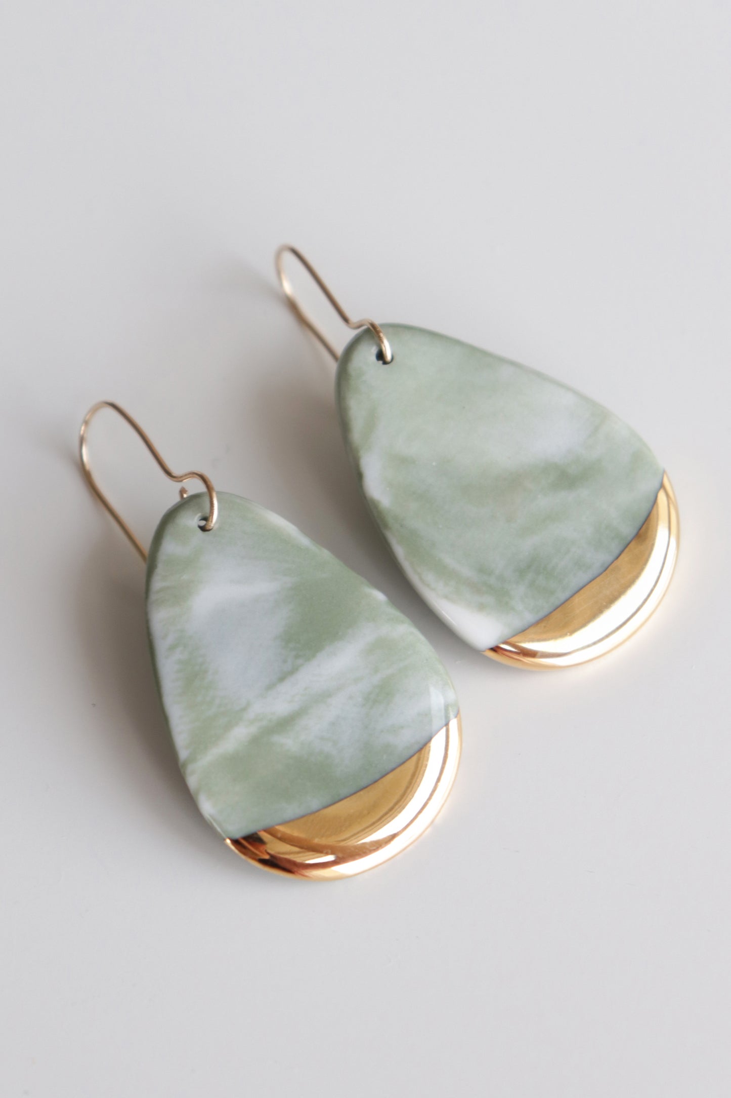 Drop Earrings in Marble Green / M