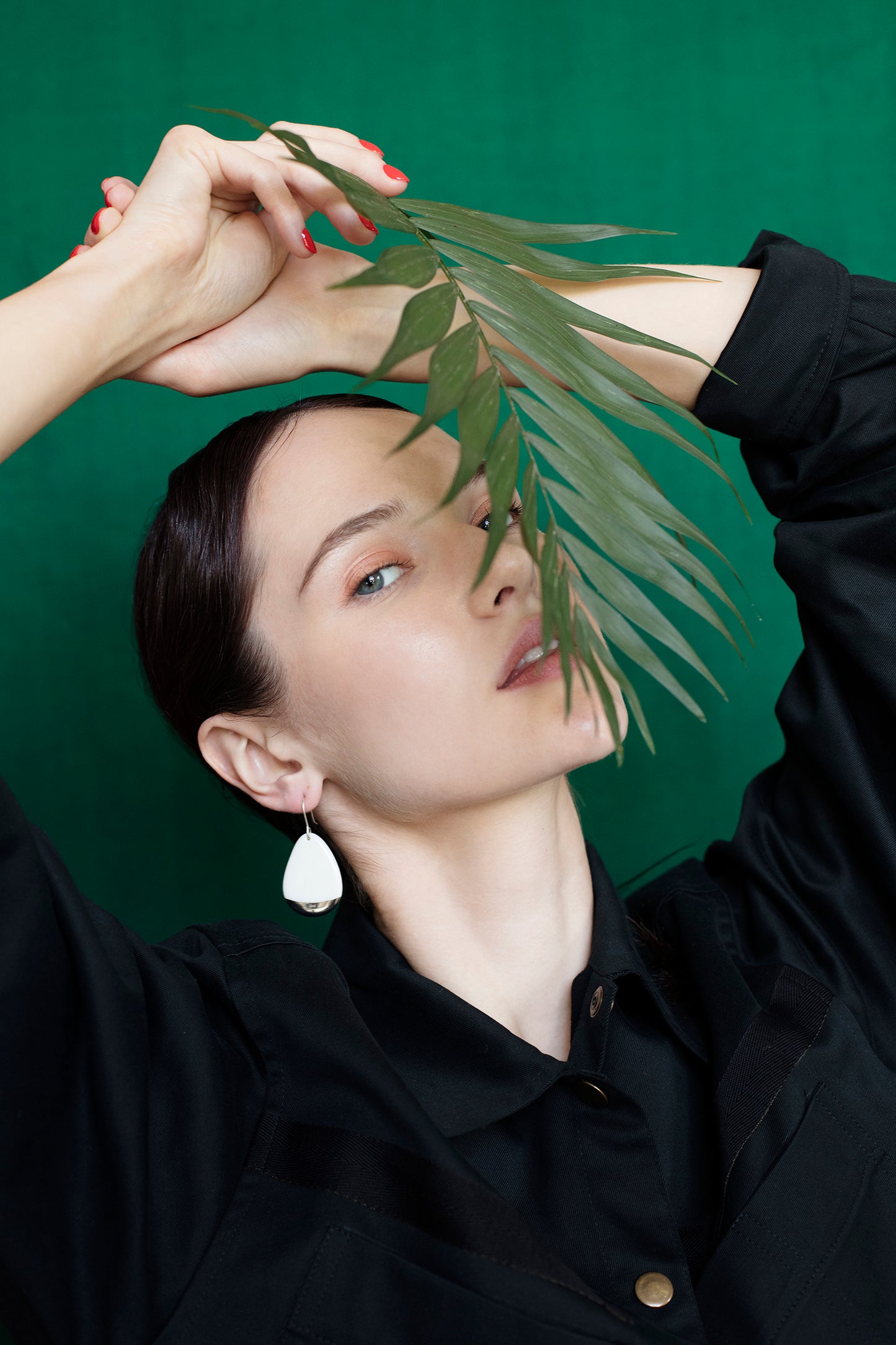 Drop Earrings in White / M