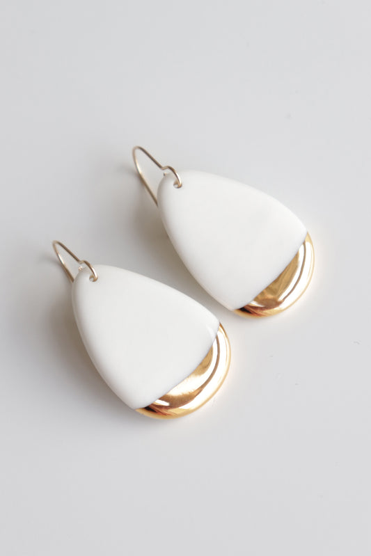 Drop Earrings in White / M
