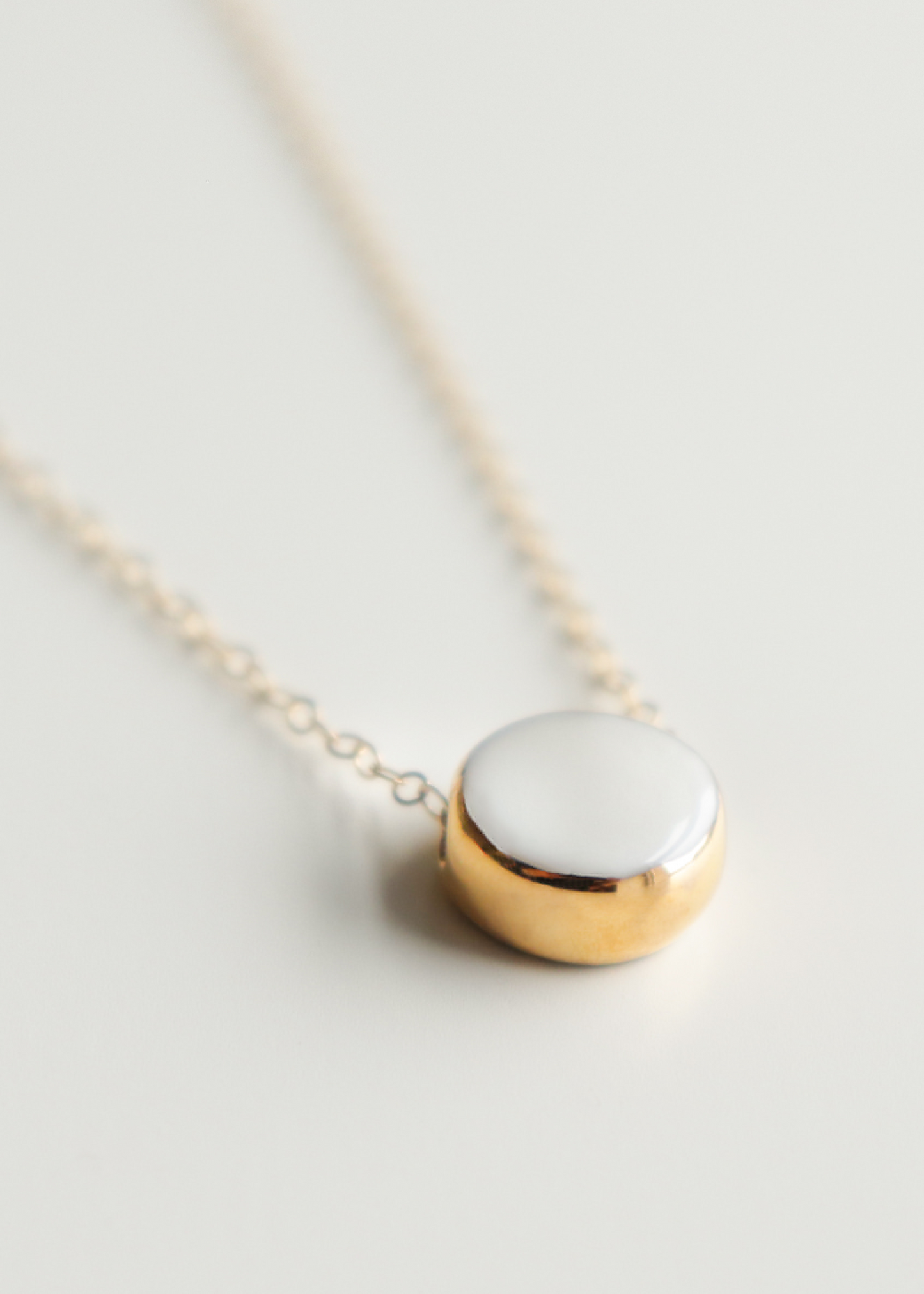 Round Necklace in White