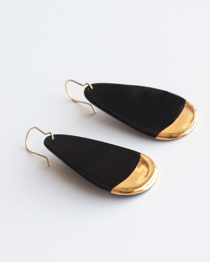 Drop Earrings in Black / L
