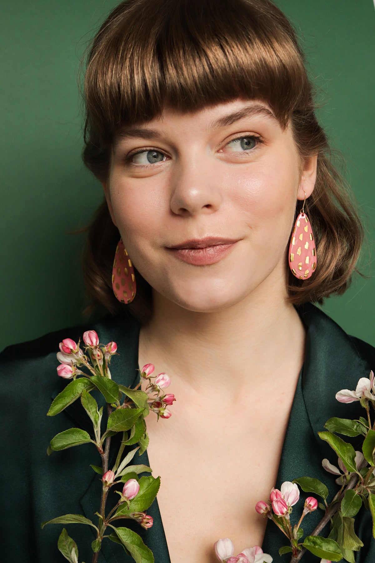 Drop Earrings in White / L