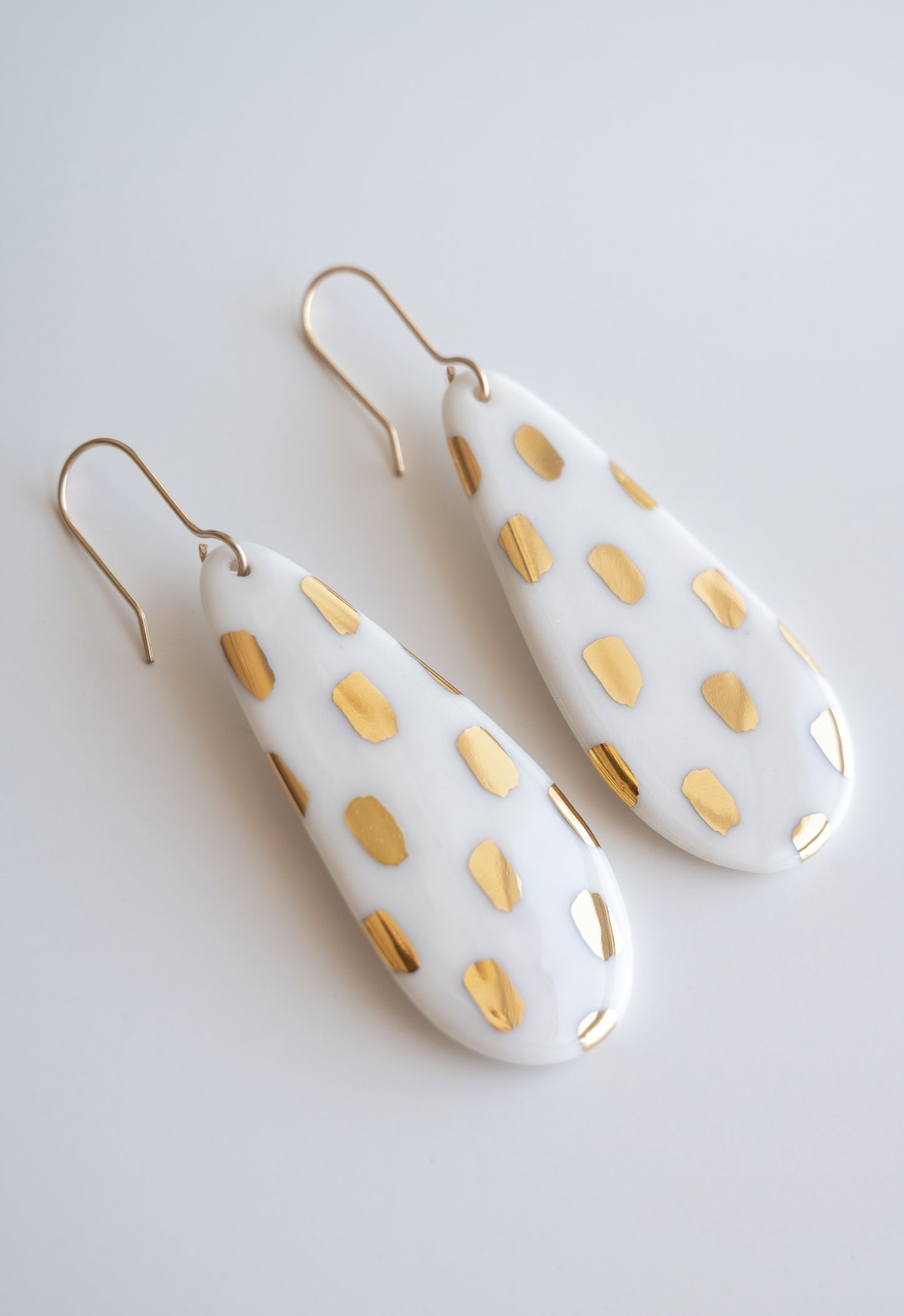 Drop Earrings in White / L