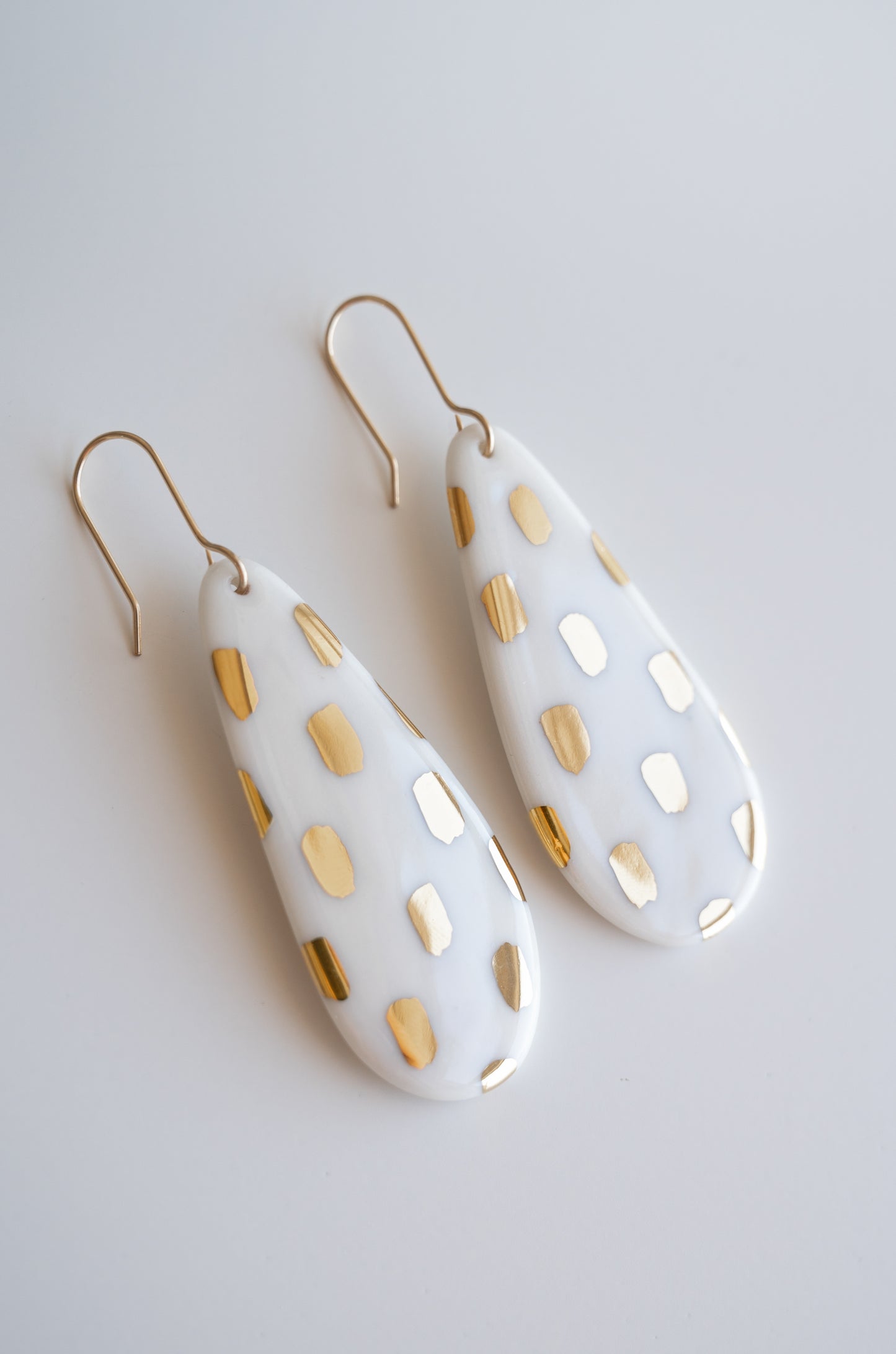 Drop Earrings in White / L