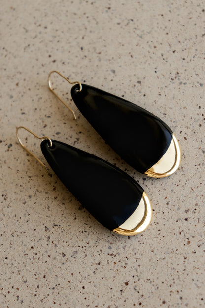 Drop Earrings in Black / L