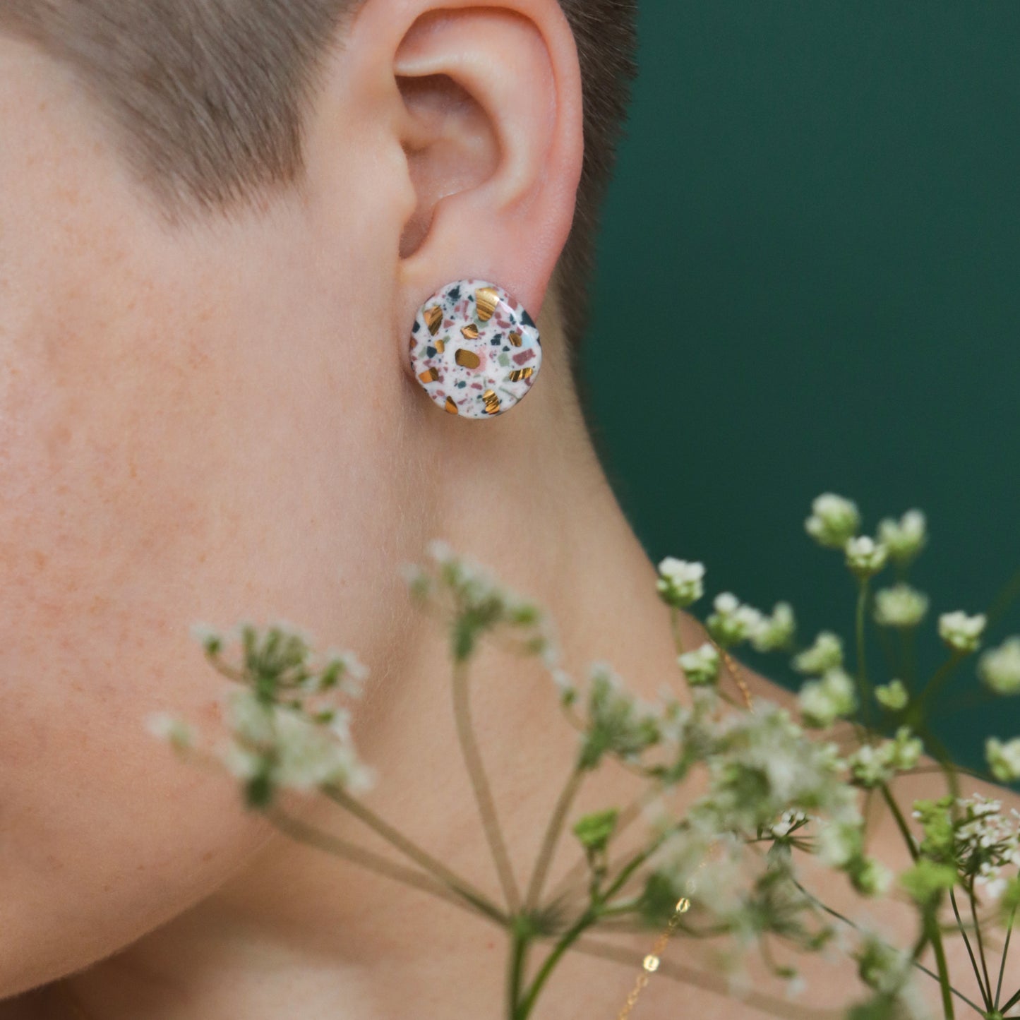 Astilla Recycled Studs in White / S