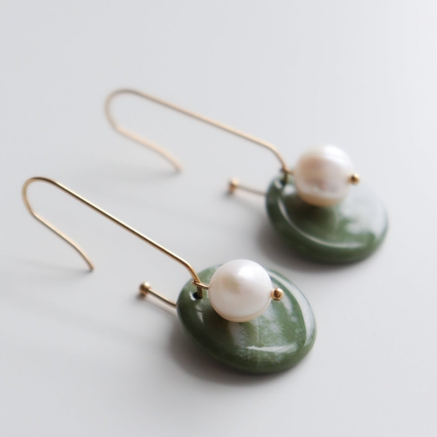 The Marée Earrings by Rozenthal Jewelry are hypoallergenic, lightweight designer earrings featuring pearls. These waterproof earrings provide elegance and comfort, perfect for everyday wear.