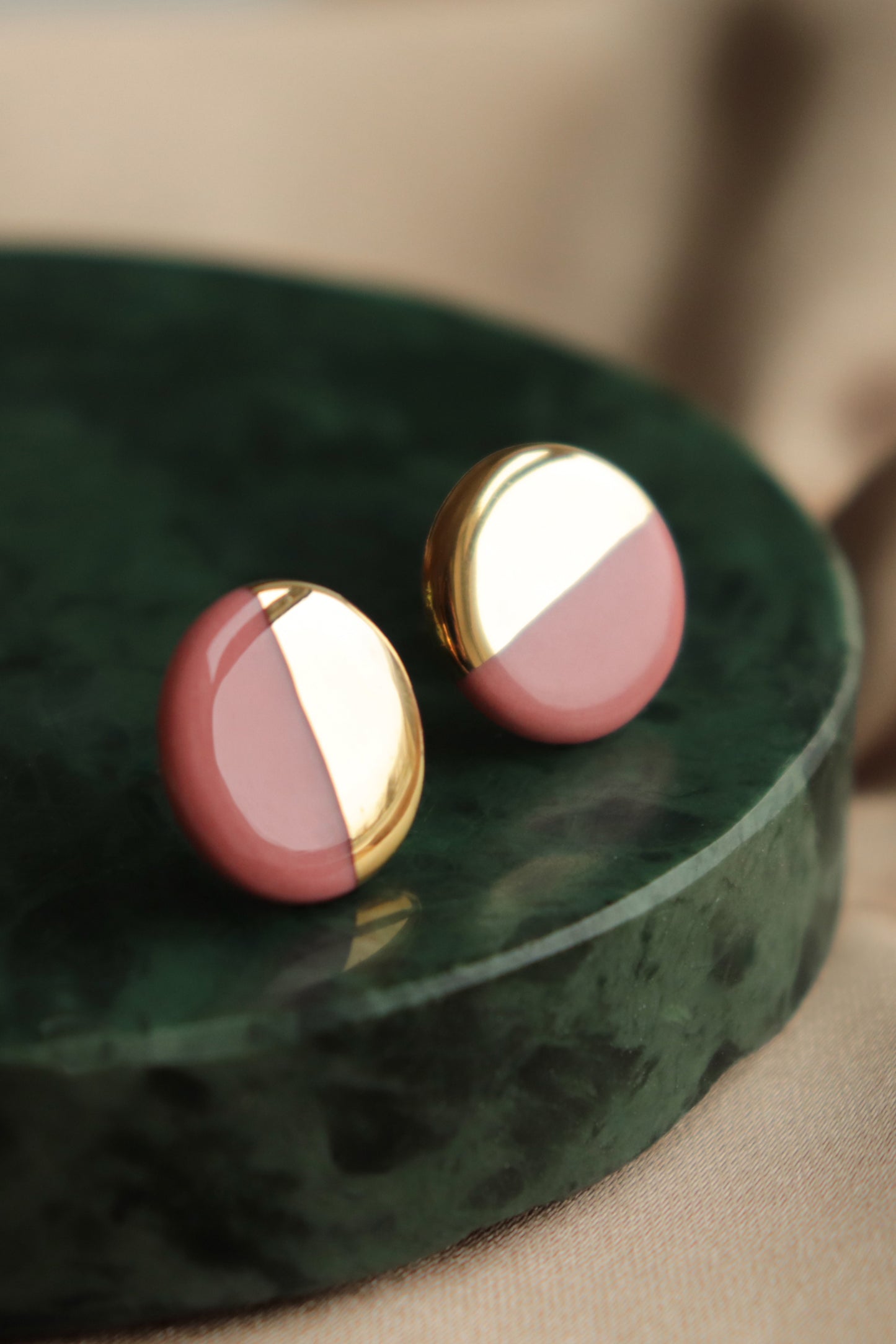 Round Studs in Pink / S