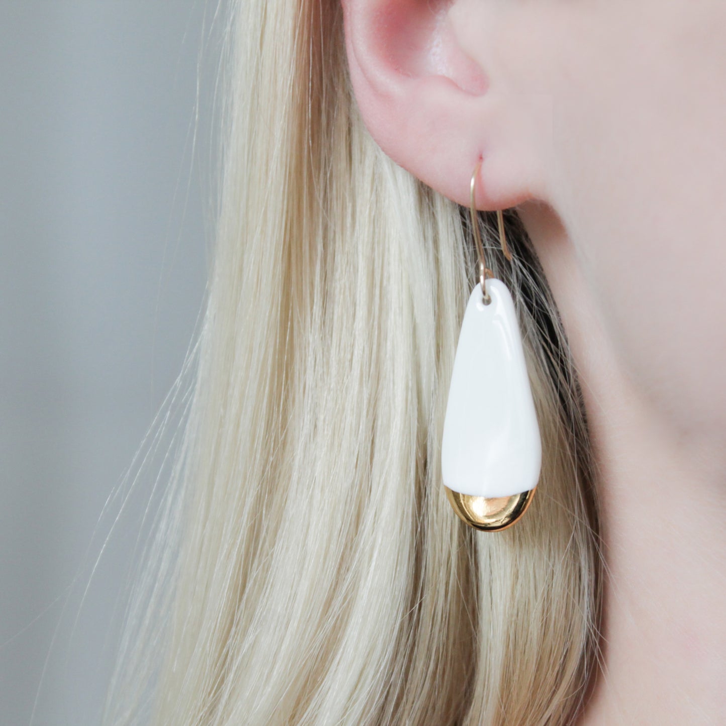 Drop earrings in White / S