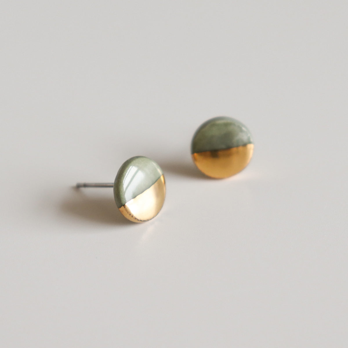 Round Studs / XS - Sample Sale