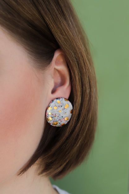 Astilla Recycled Studs in White / M