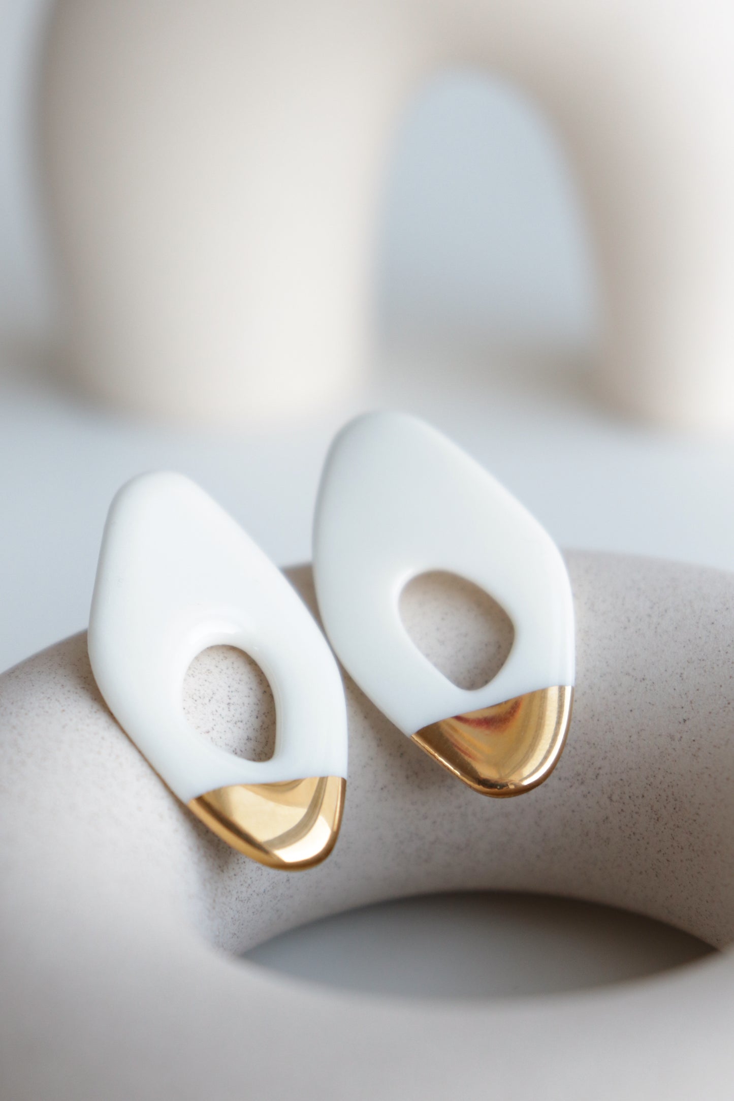 Flow Earrings in White