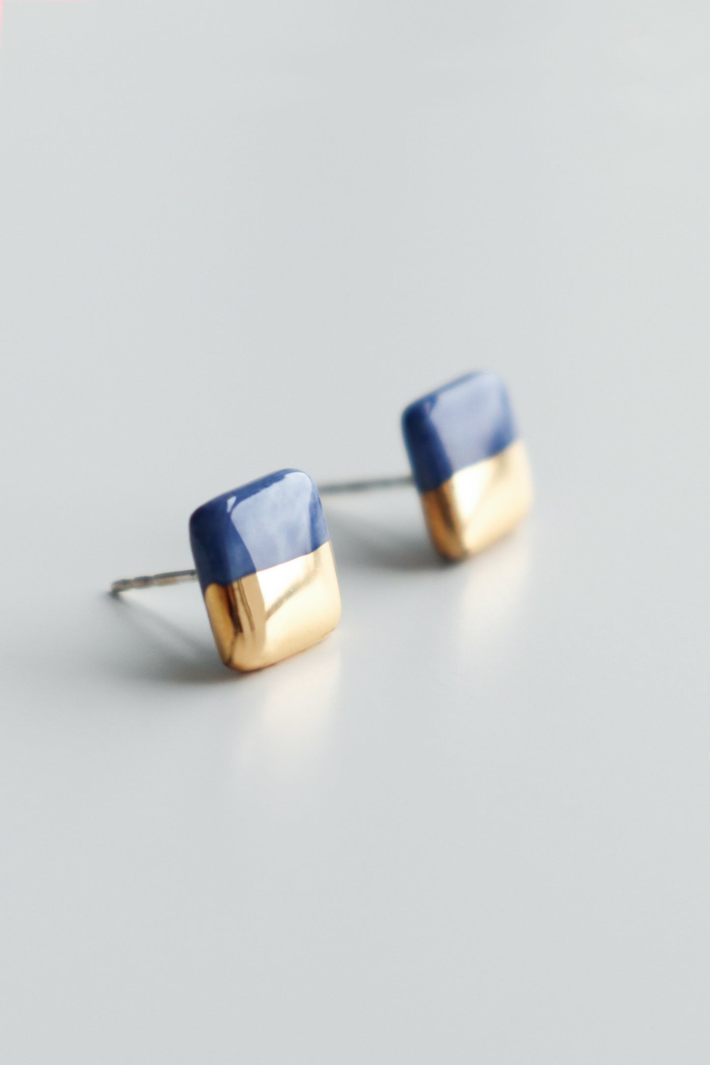 Edgy Studs in Marble Blue / XS