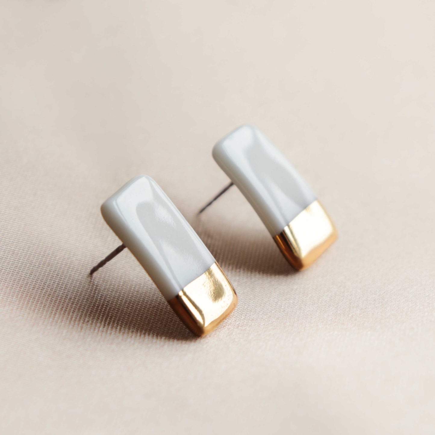 Edgy Studs in White / S