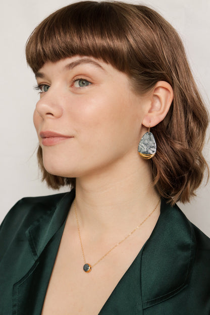 Drop Earrings in Marble Grey / M