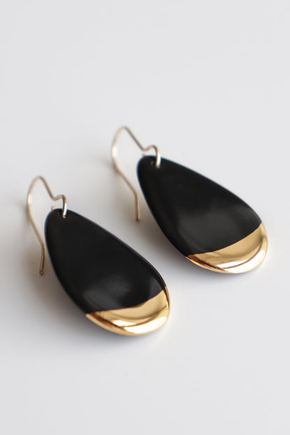 Drop Earrings in Black / S