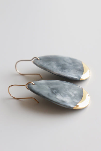 Drop Earrings in Marble Grey / M