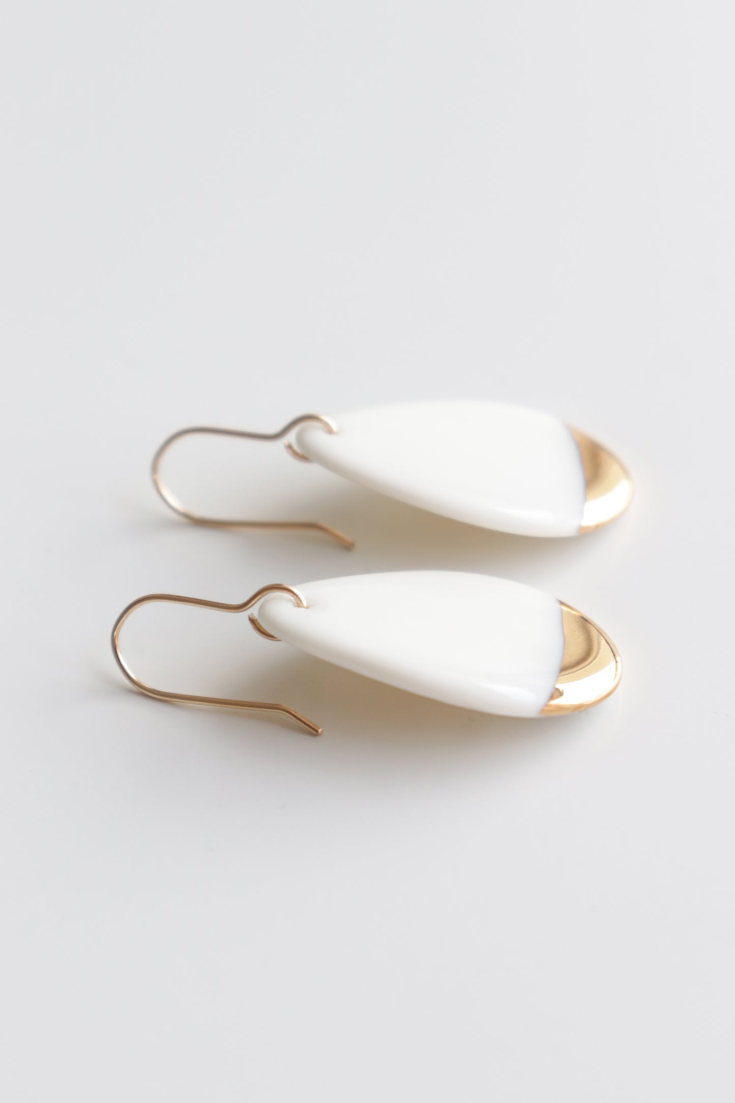Drop Earrings in White / S