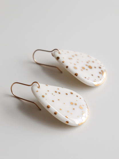 Drop Earrings in White / M