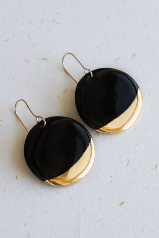 Round Earrings in Black / M