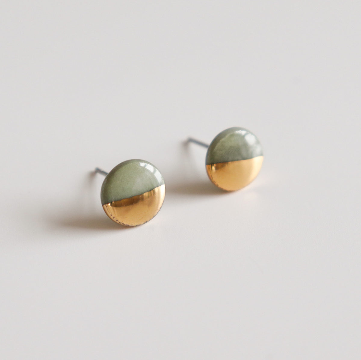 Round Studs / XS - Sample Sale